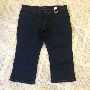 (NWT) dark wash cropped jeans size 16
